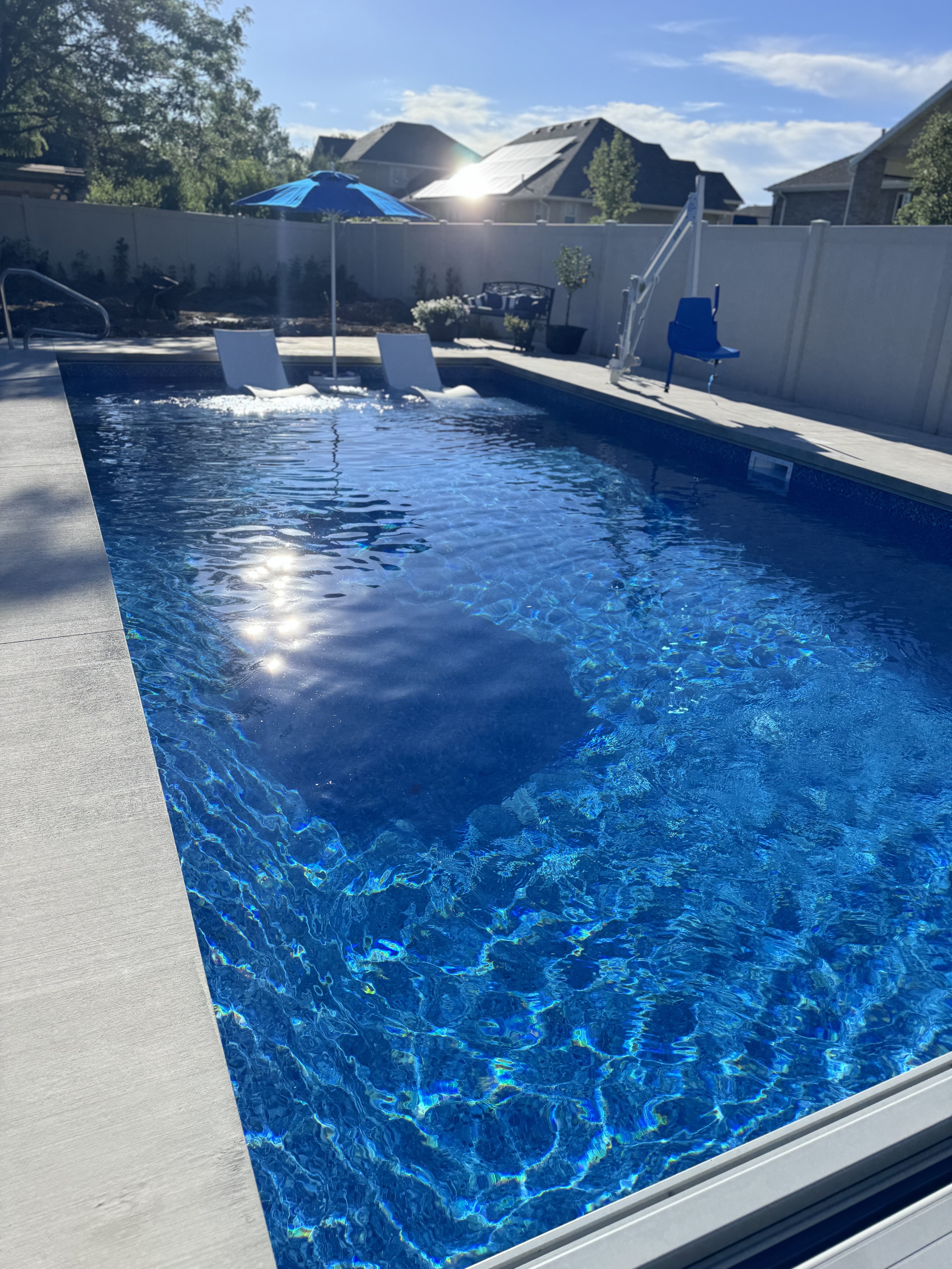 16x32 Vinyl Liner Pool with Tanning Ledge and lounge chairs